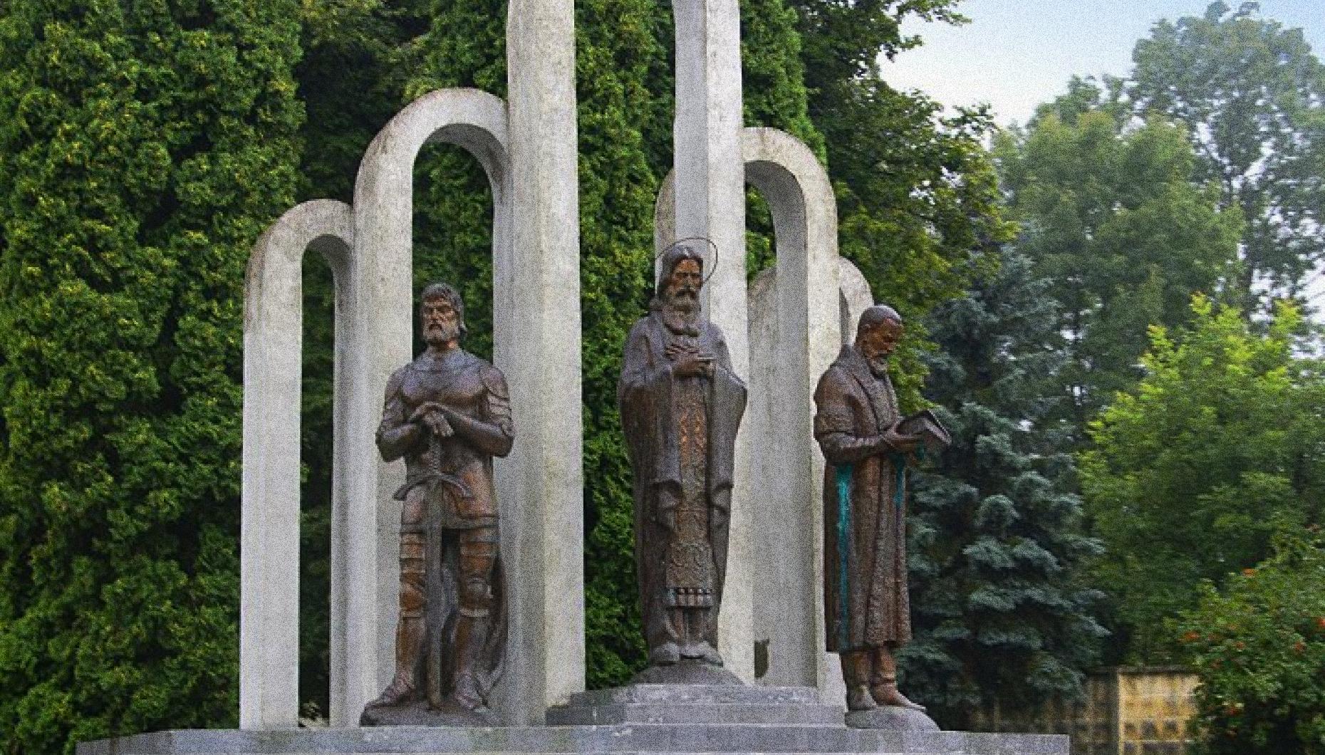 Пам'ятник князям Острозьким, виконаний заслуженим художником України Сергієм Леонідовичем Чумаковим